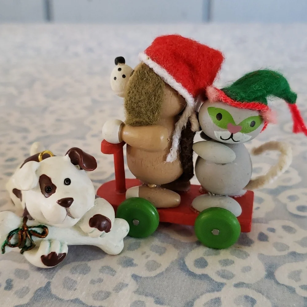 2 Christmas Ornaments Cat Ornament Dog Ornament - Picture 1 of 14